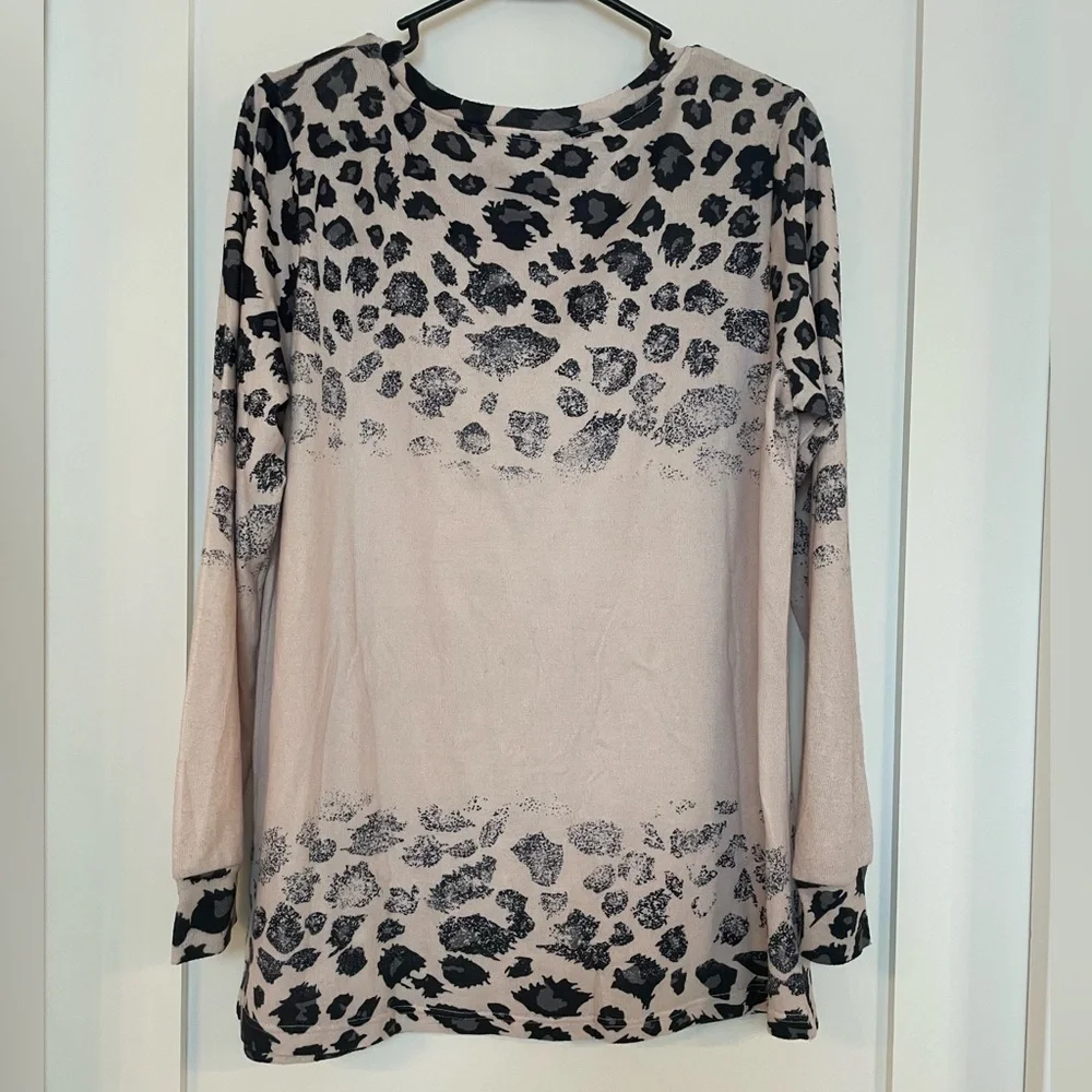 🩶Cheetah Print Tunic - Picture 2 of 5